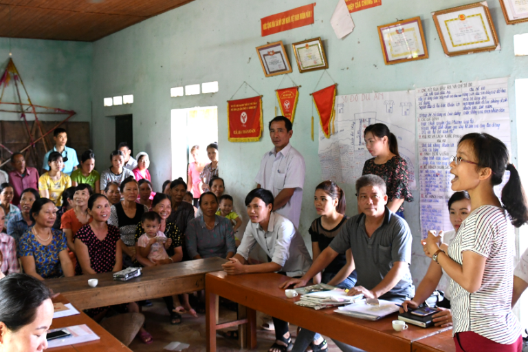 Eine Dorfversammlung in der Gemeinde Tan Loi