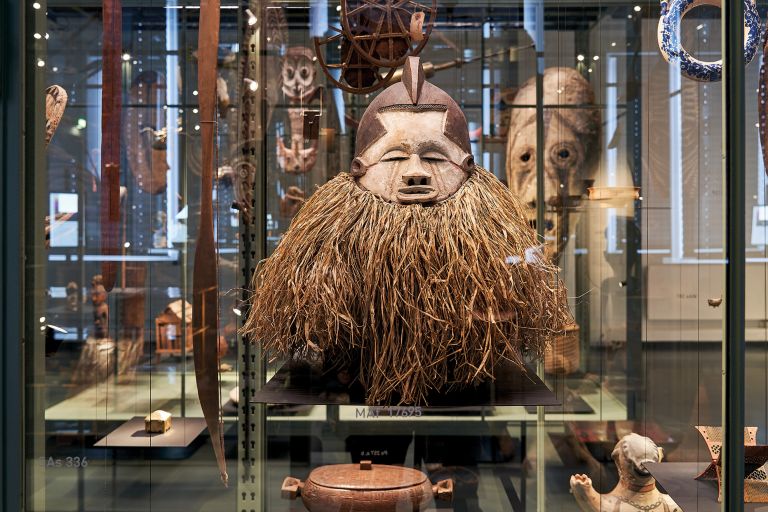 Holzmaske aus der heutigen Republik Kongo, heute im GRASSI;  Grassi/Tom Dachs